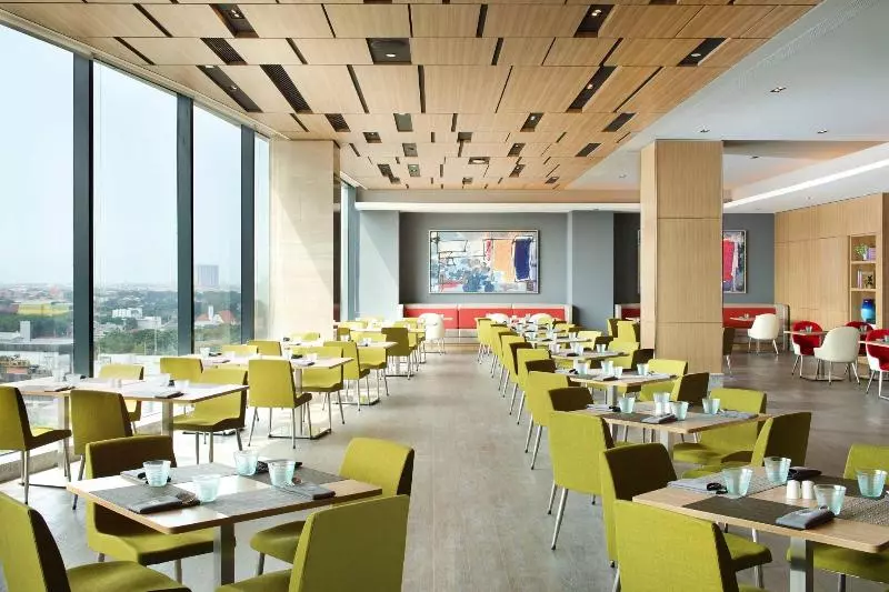 Hotelli Four Points By Sheraton Surabaya, Tunjungan Plaza