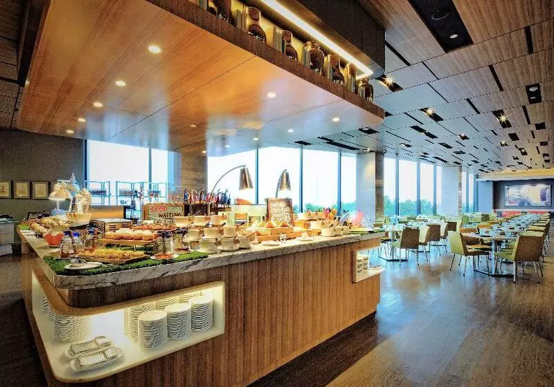 Hotelli Four Points By Sheraton Surabaya, Tunjungan Plaza