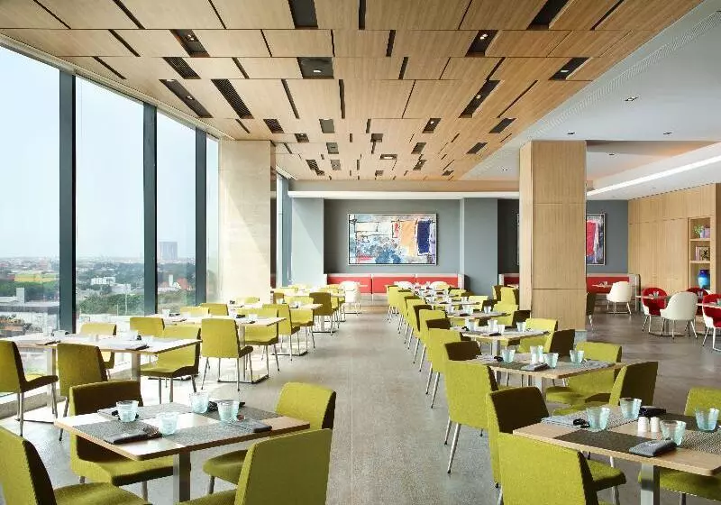 Hotelli Four Points By Sheraton Surabaya, Tunjungan Plaza