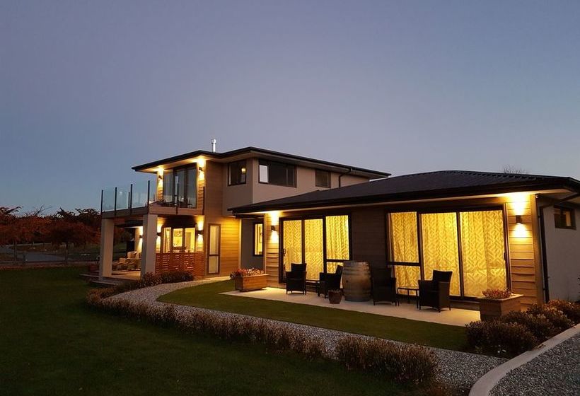 צימר Copper Beech Wanaka  Luxury Accommodation