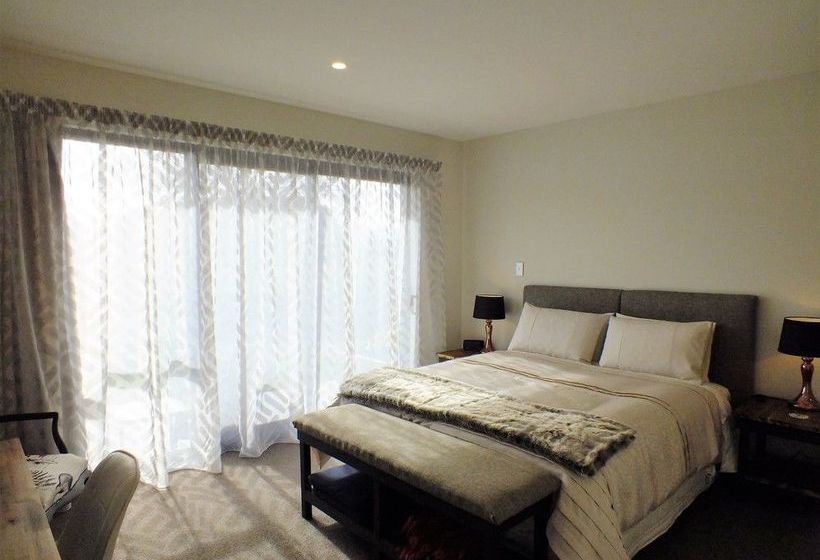 צימר Copper Beech Wanaka  Luxury Accommodation