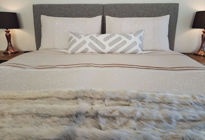 צימר Copper Beech Wanaka  Luxury Accommodation