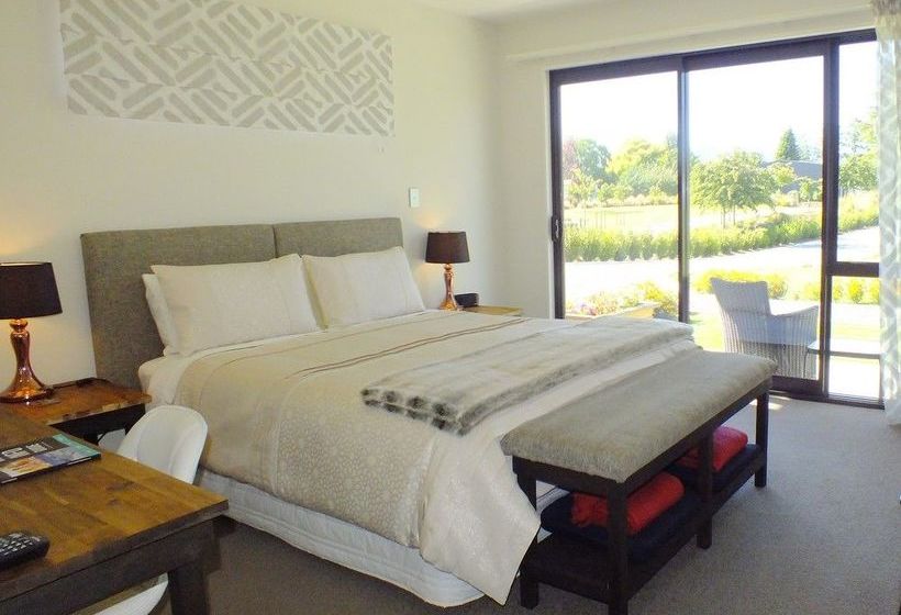 צימר Copper Beech Wanaka  Luxury Accommodation