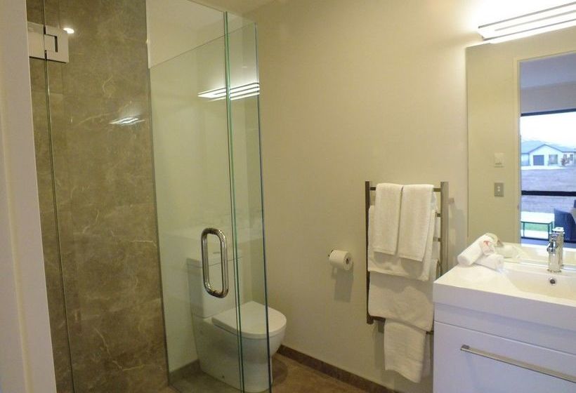 צימר Copper Beech Wanaka  Luxury Accommodation