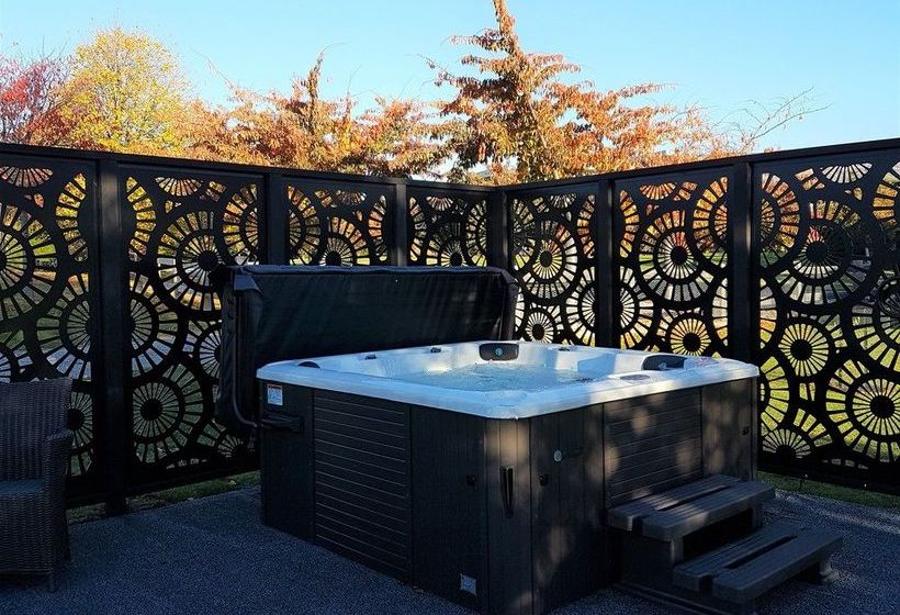 צימר Copper Beech Wanaka  Luxury Accommodation