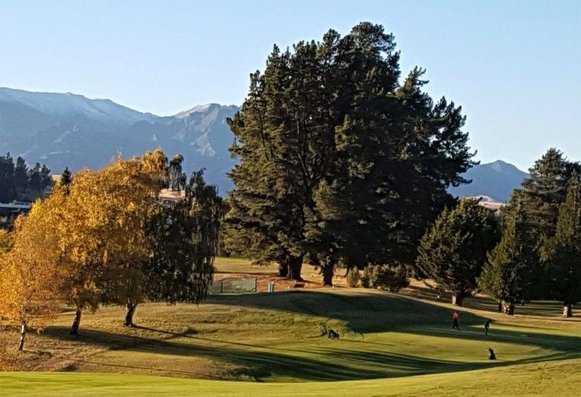 צימר Copper Beech Wanaka  Luxury Accommodation