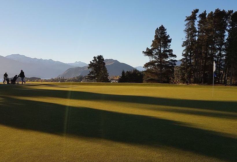 צימר Copper Beech Wanaka  Luxury Accommodation