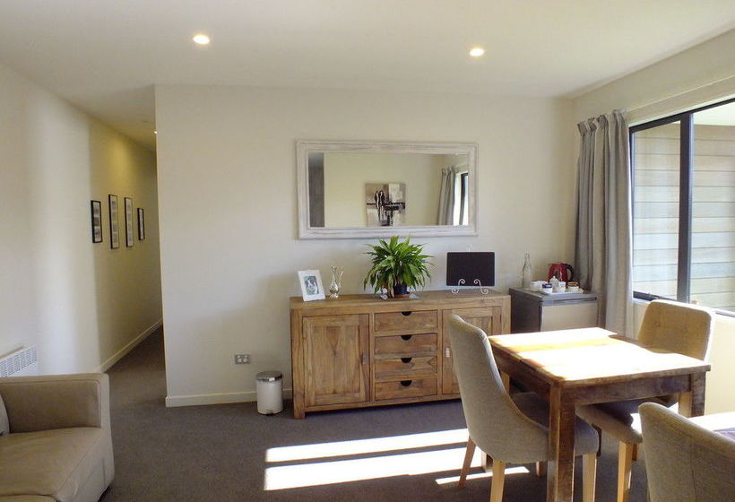 צימר Copper Beech Wanaka  Luxury Accommodation