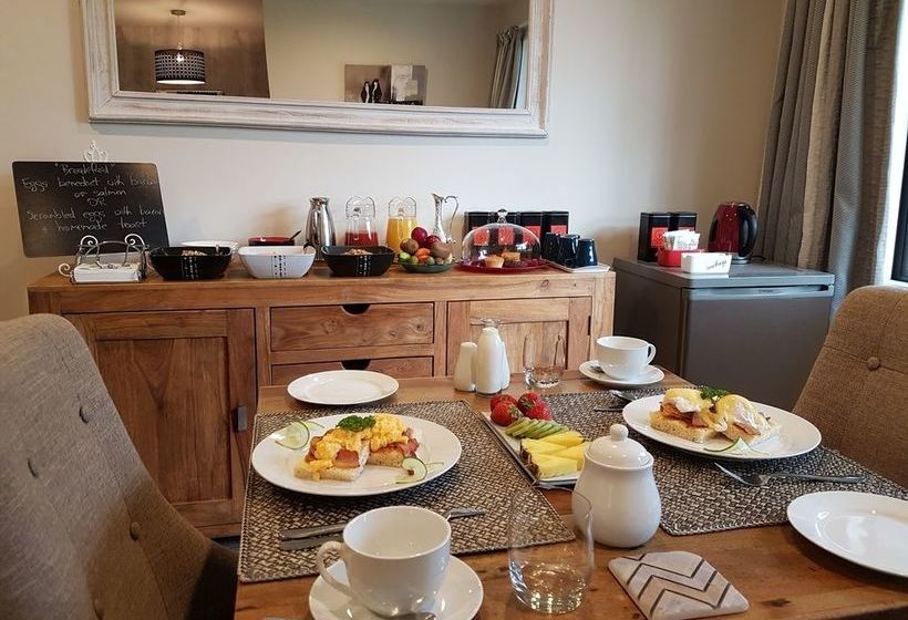 צימר Copper Beech Wanaka  Luxury Accommodation