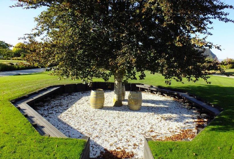 צימר Copper Beech Wanaka  Luxury Accommodation