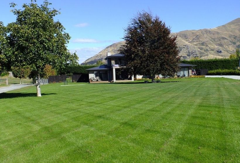 צימר Copper Beech Wanaka  Luxury Accommodation