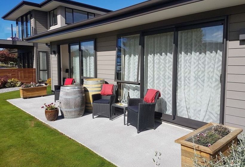 צימר Copper Beech Wanaka  Luxury Accommodation