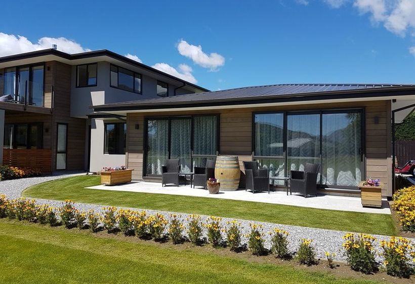 צימר Copper Beech Wanaka  Luxury Accommodation
