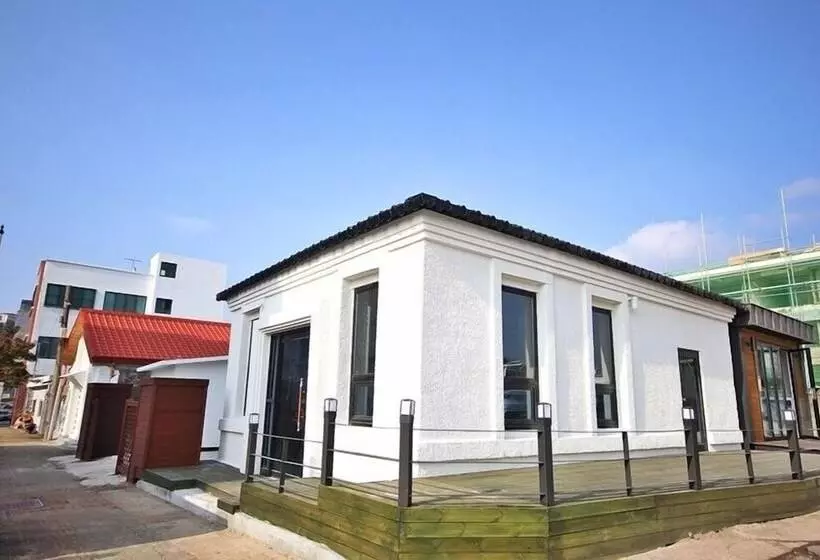 Ed Pension Jeju