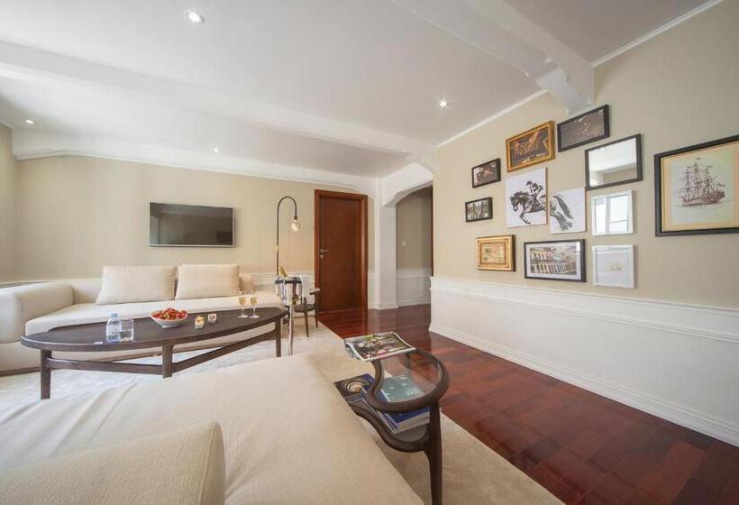 فندق Brown Beach House & Spa