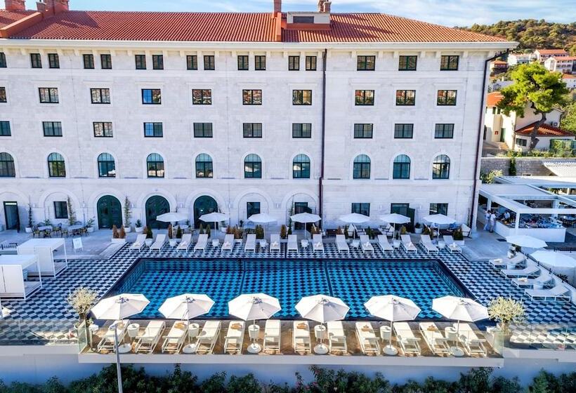 فندق Brown Beach House & Spa