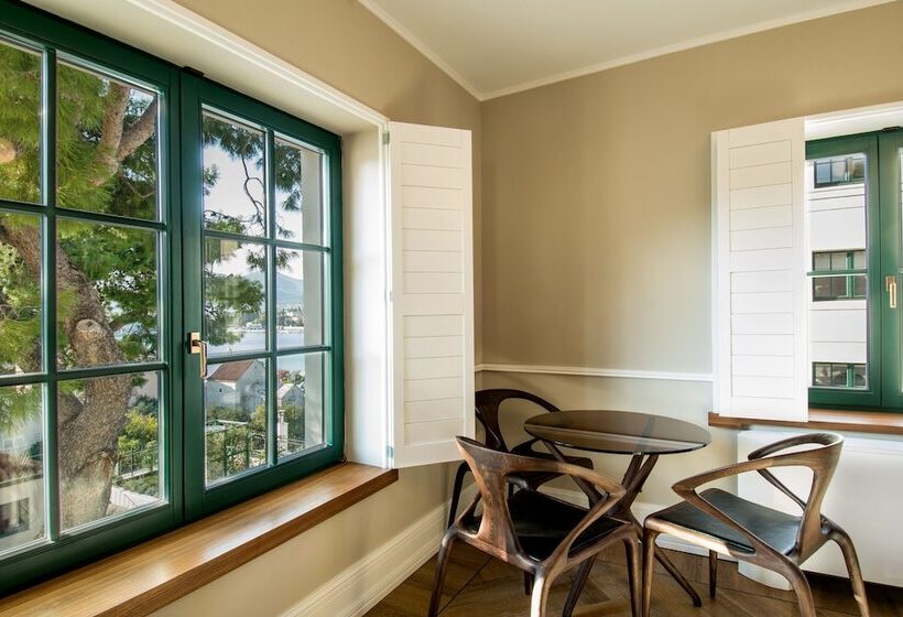 فندق Brown Beach House & Spa