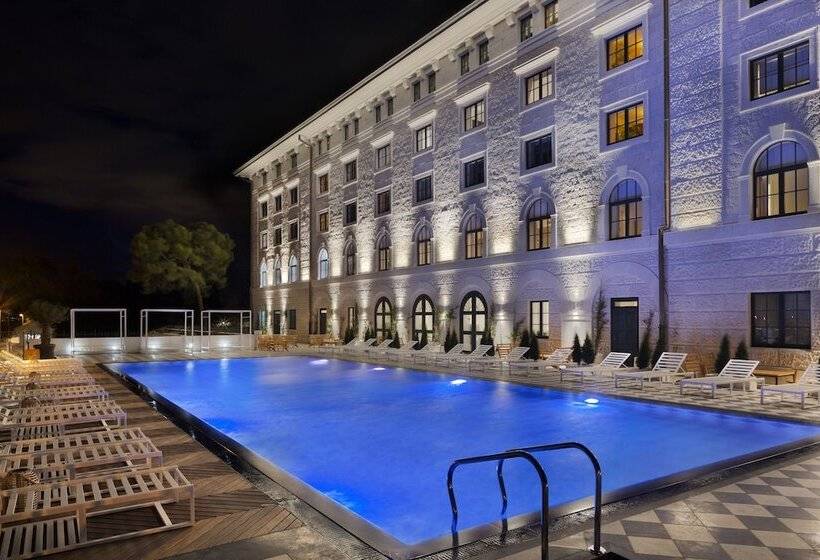 فندق Brown Beach House & Spa