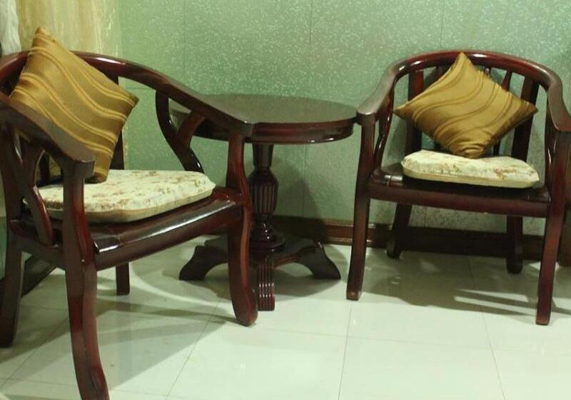 בית מלון כפרי Obdulia's Business Inn