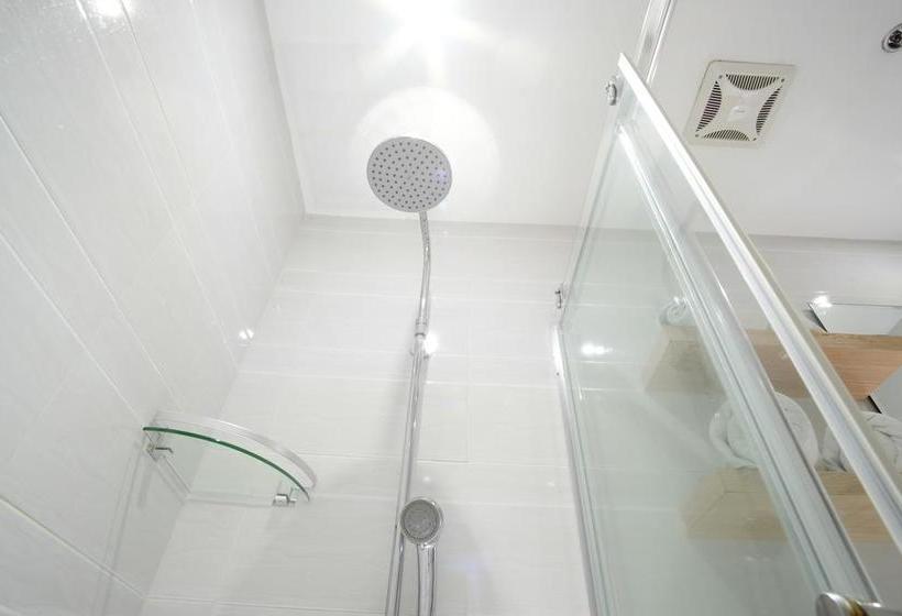 בית מלון כפרי Zen Premium Dela Chambre  Manila