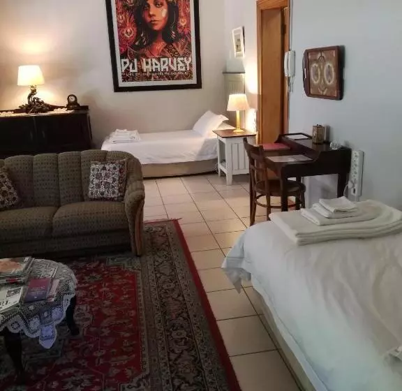 پانسیون 22 Van Wijk Street Tourist Accommodation