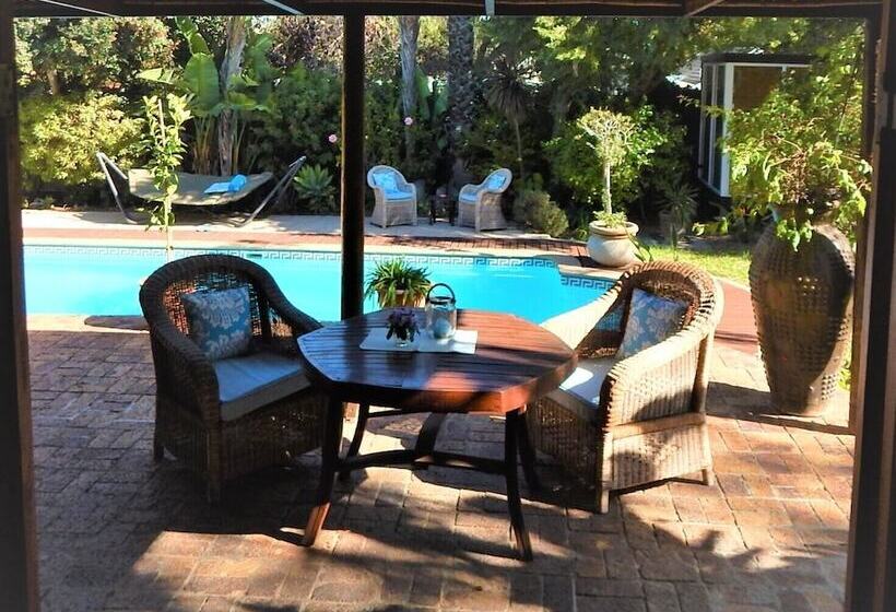 Pension Khashamongo B & B