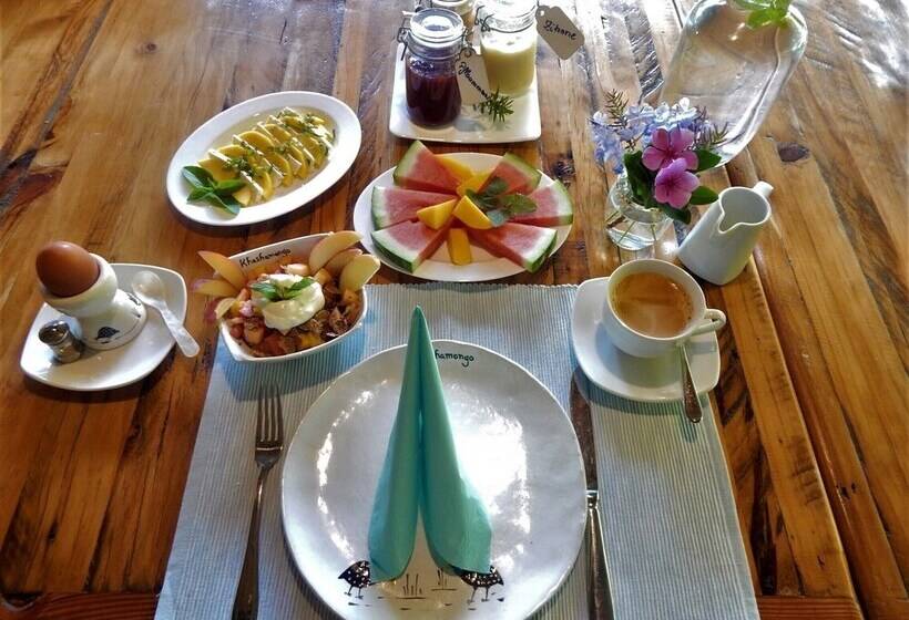 Pension Khashamongo B & B