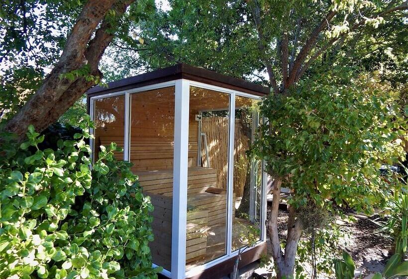 Pension Khashamongo B & B