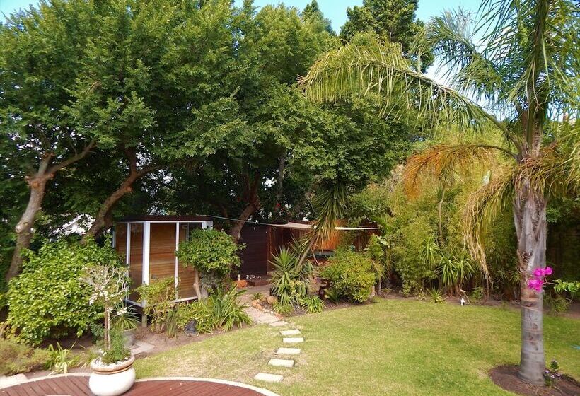 Pension Khashamongo B & B