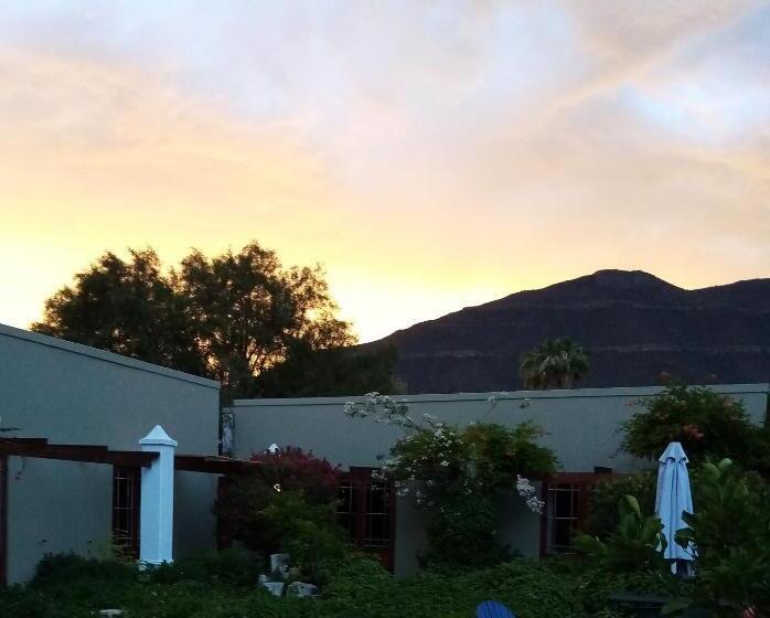 بنسيون Villa Reinet Guest House