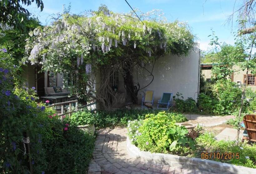 بنسيون Villa Reinet Guest House