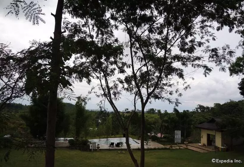 استراحتگاه Danasan Eco Adventure Park