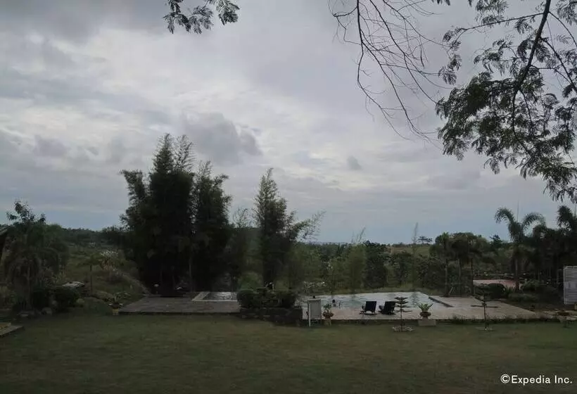 استراحتگاه Danasan Eco Adventure Park