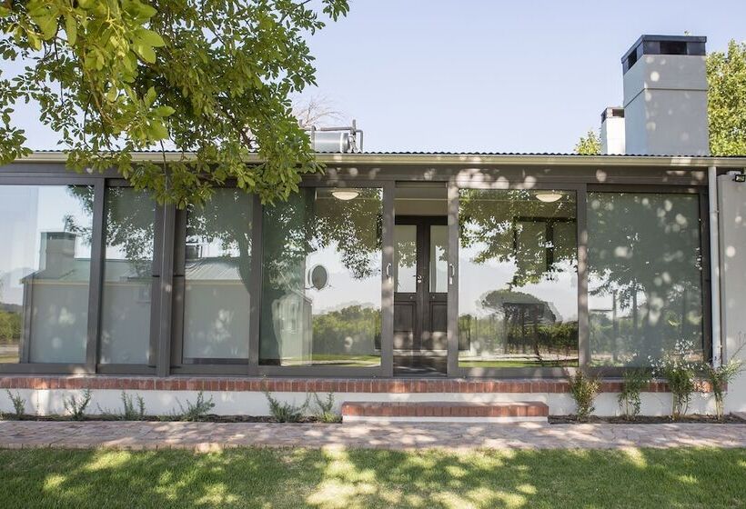 401 Rozendal Cottages