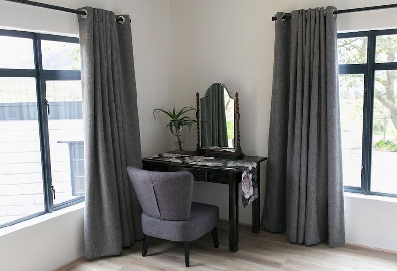 401 Rozendal Cottages