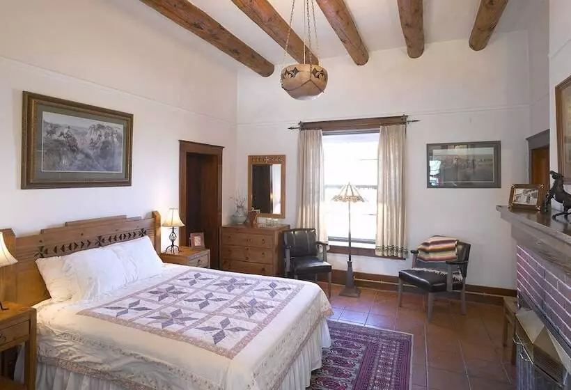 ベッドアンドブレックファースト Casa Del Gavilan Historic Inn