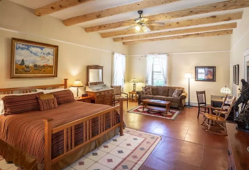 ベッドアンドブレックファースト Casa Del Gavilan Historic Inn