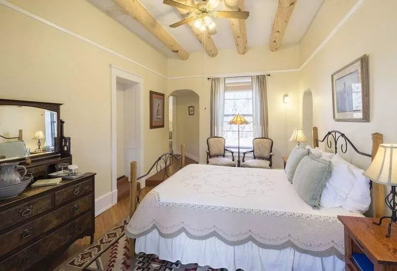 ベッドアンドブレックファースト Casa Del Gavilan Historic Inn