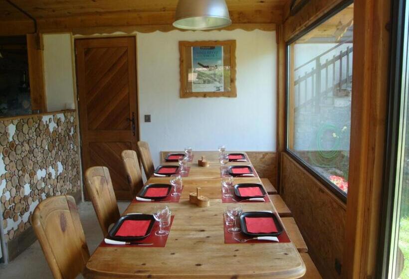 تختخواب و صبحانه Chambres D'hôtes Le Génépi