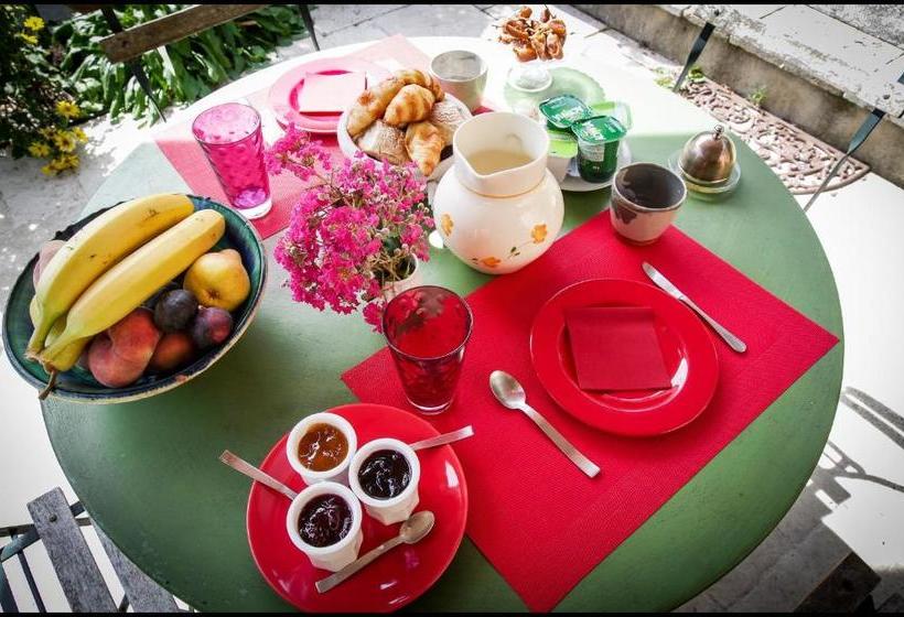 Maison D Hôtes Des Toits En Ville B&b