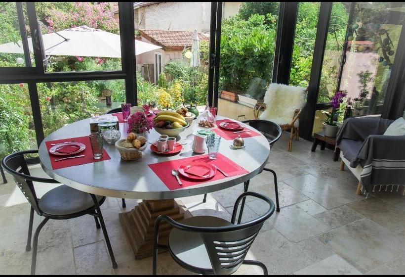 Maison D Hôtes Des Toits En Ville B&b