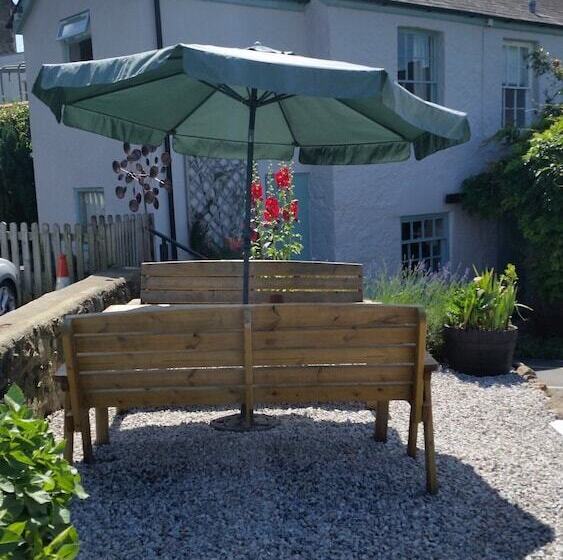 The Cromwell Arms Inn