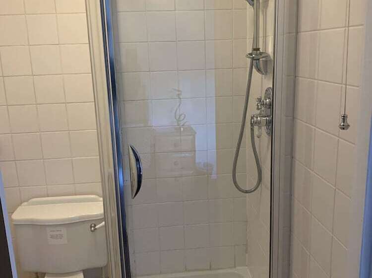 The Cromwell Arms Inn