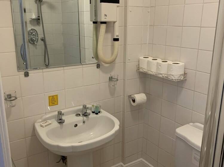 The Cromwell Arms Inn