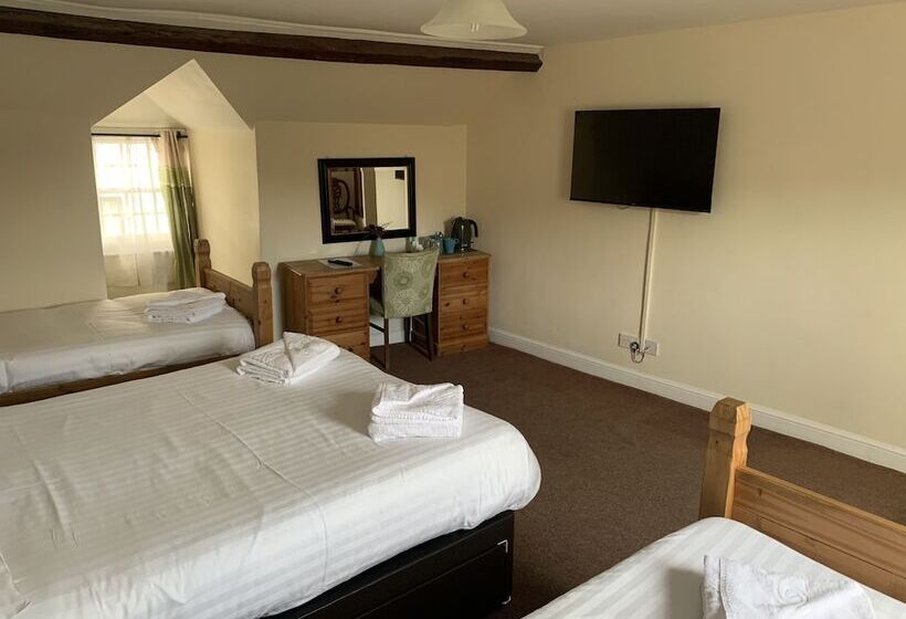 The Cromwell Arms Inn