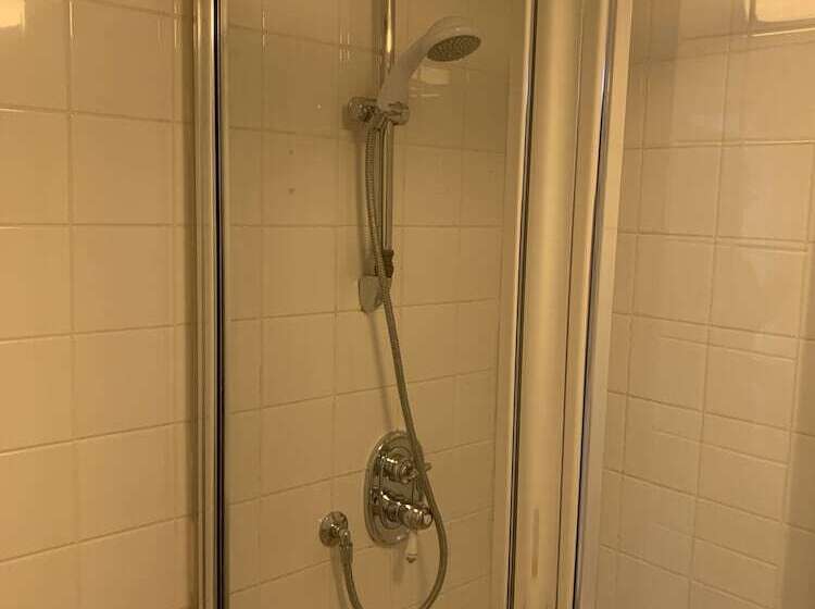 The Cromwell Arms Inn