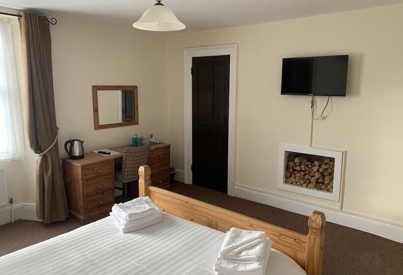 The Cromwell Arms Inn