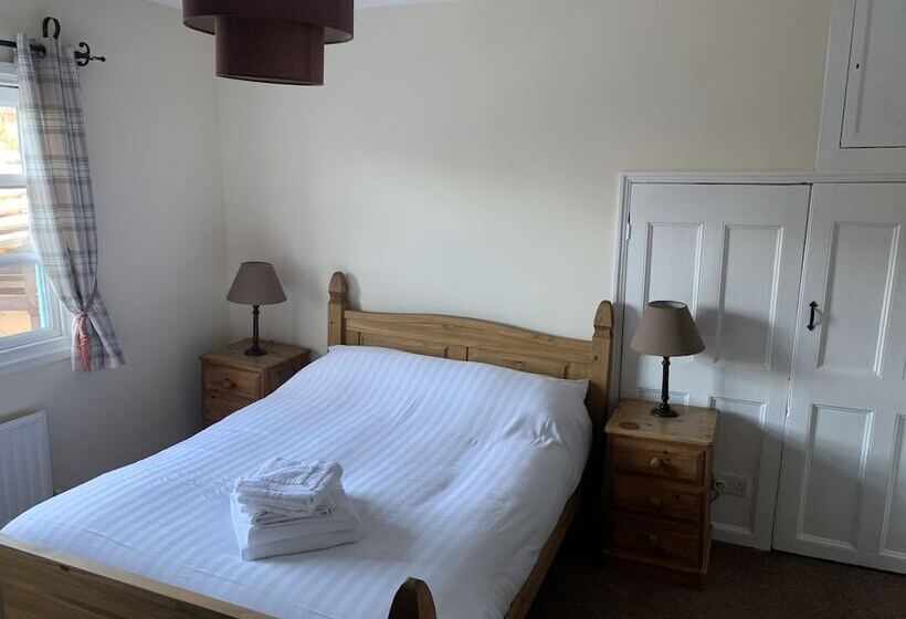 The Cromwell Arms Inn