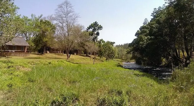 ホテル Kwambali Riverside Lodge