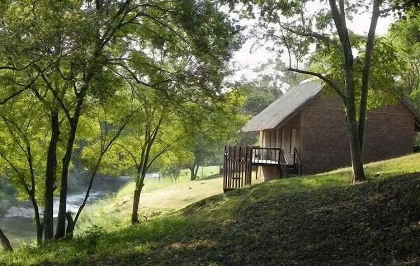 ホテル Kwambali Riverside Lodge